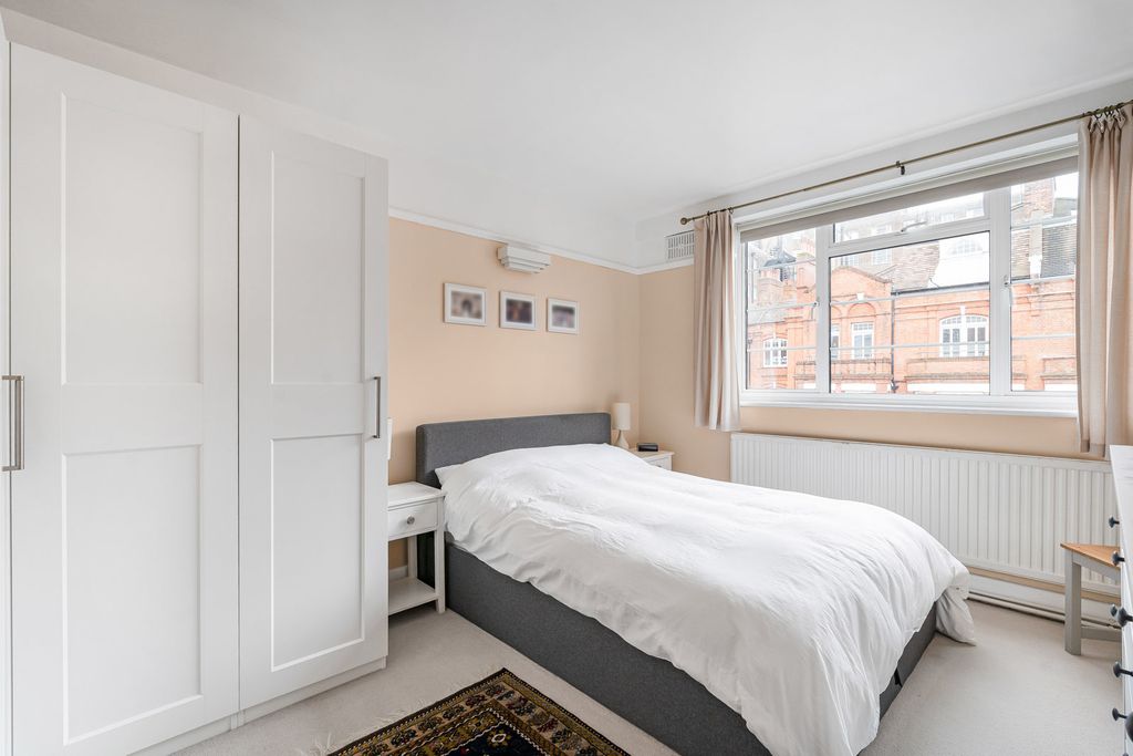 Property photo 3 of 20 Bedroom