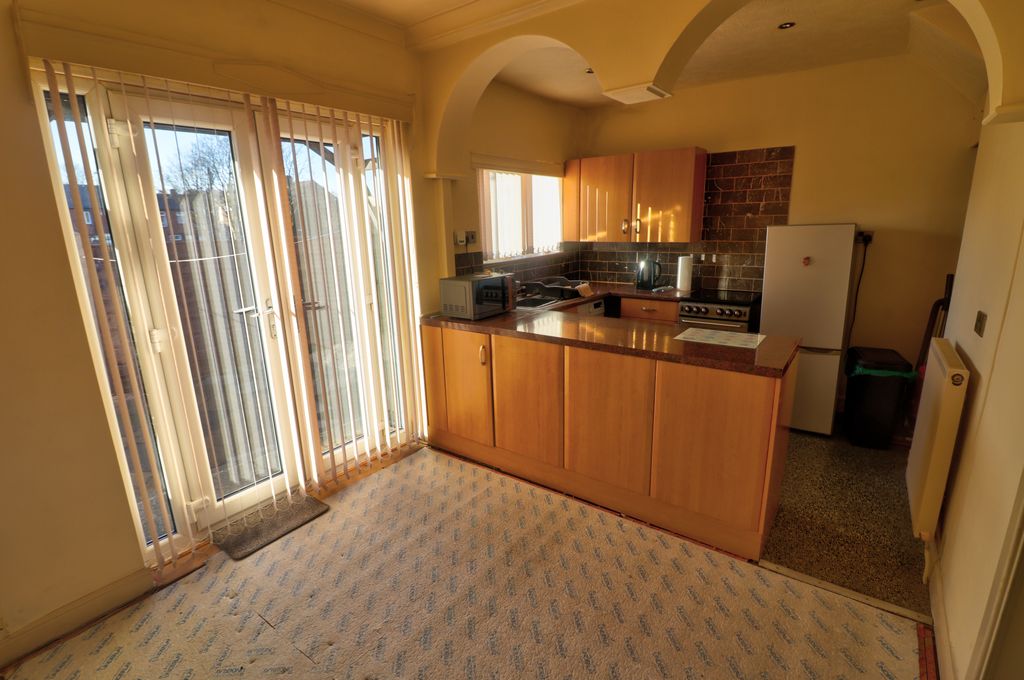 Property photo 3 of 10 Kitchen Diner