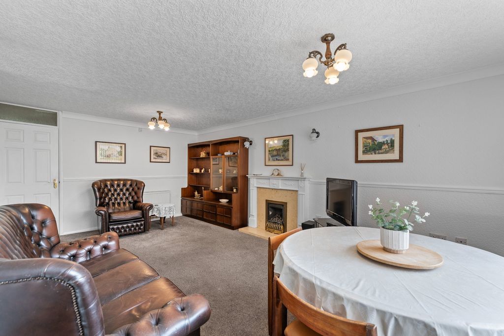Property photo 3 of 27