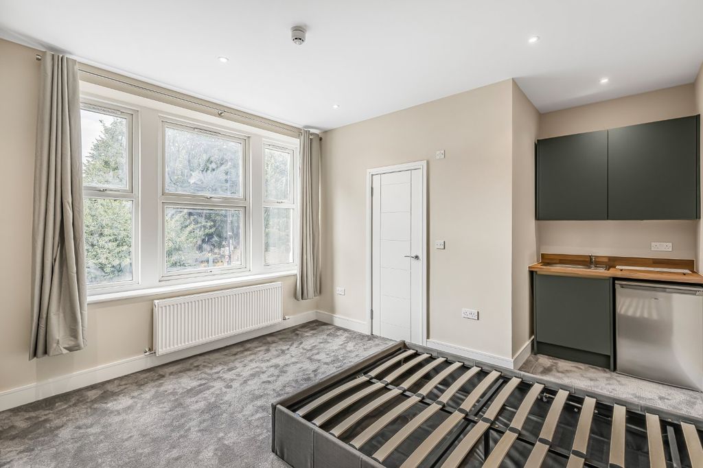 Property photo 1 of 5 Studio