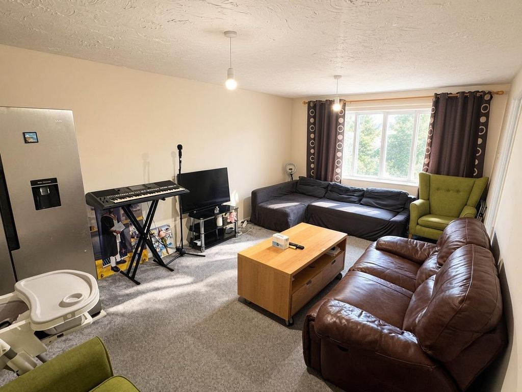Property photo 2 of 6
