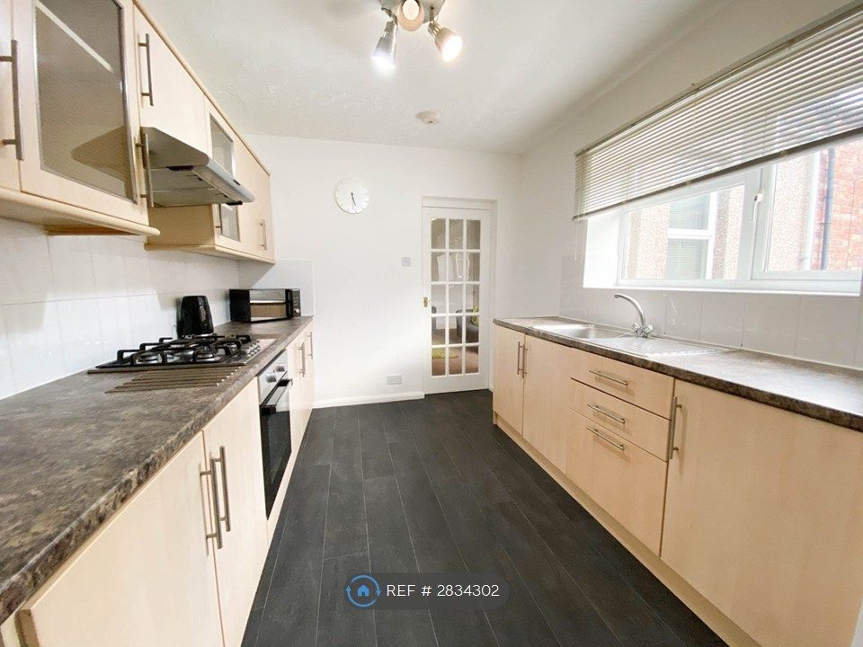 Property photo 2 of 19 Kitchen