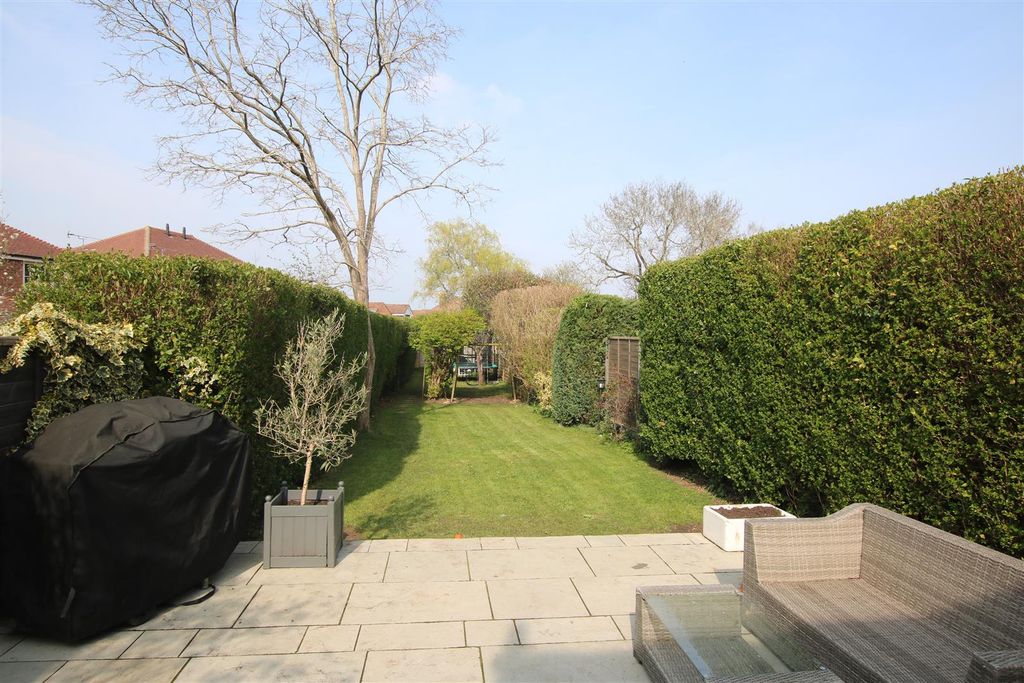 Property photo 2 of 11 Gdn.Jpg