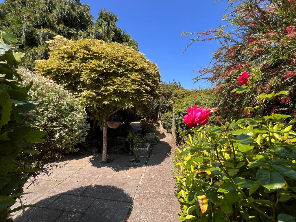 Property photo 2 of 9 4273833