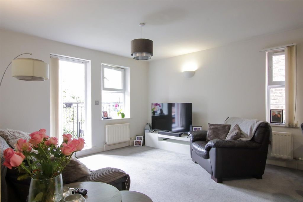 Property photo 2 of 14