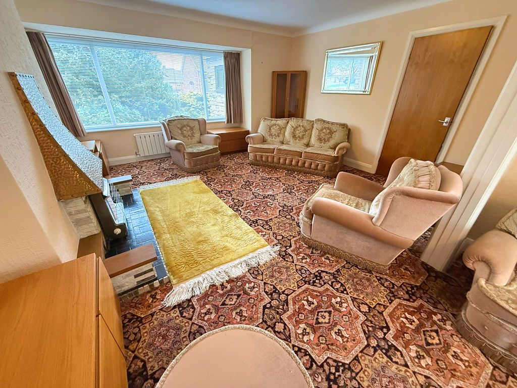 Property photo 3 of 17 Living Room