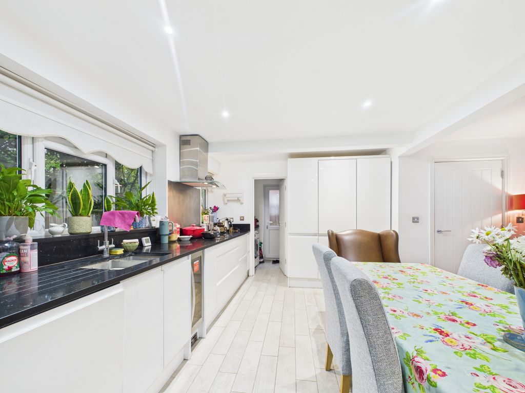 Property photo 3 of 11 Cam02909G0-Pr0507-Still013