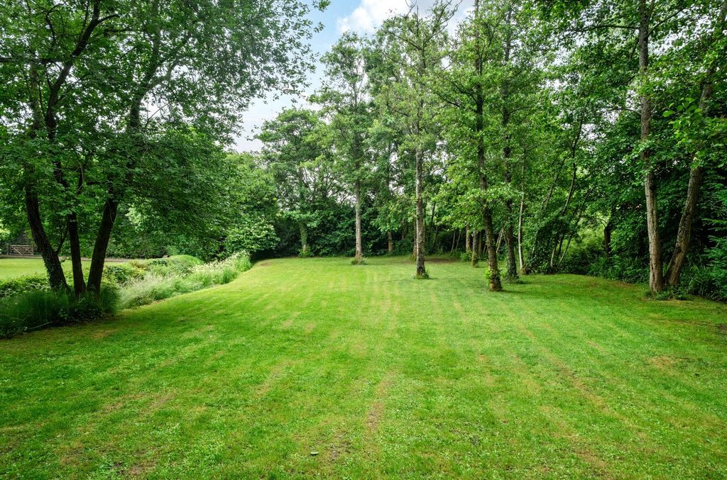 Property photo 2 of 19 Garden