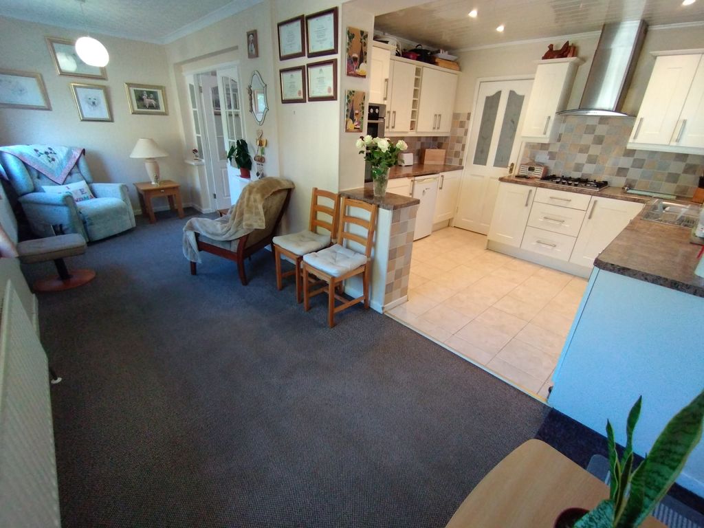 Property photo 3 of 25