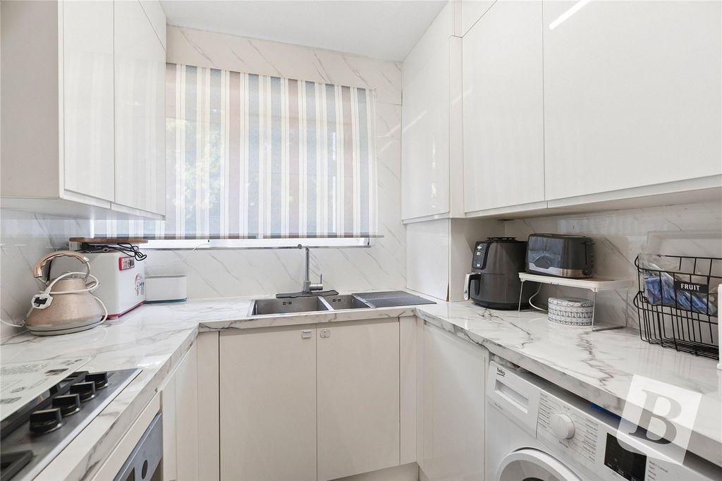Property photo 3 of 15 Kitchen