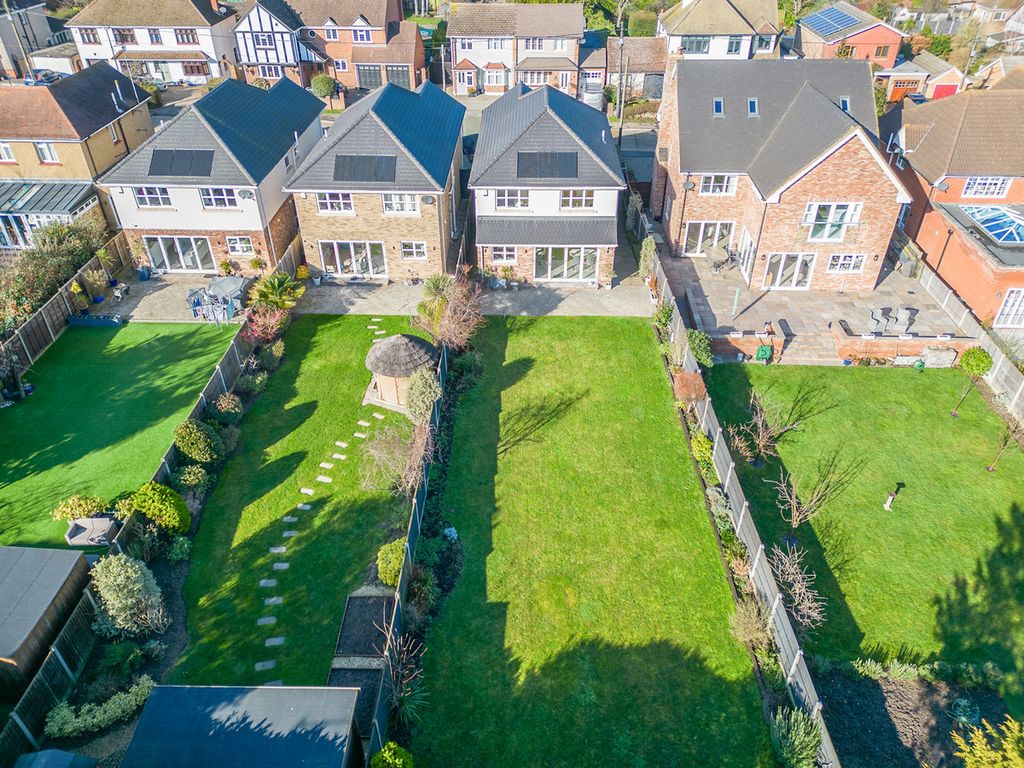 Property photo 2 of 33