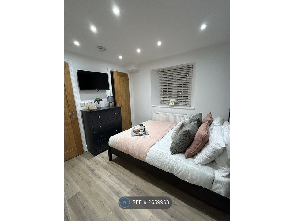 Property photo 3 of 10 Room 1