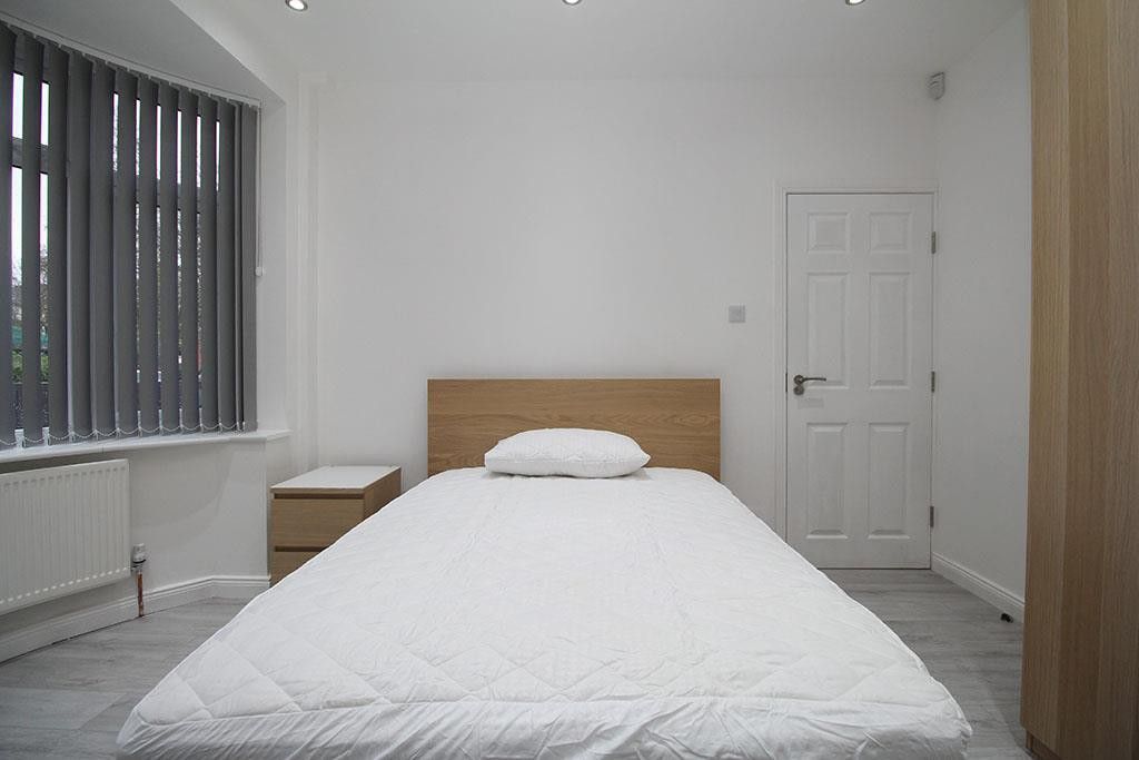 Property photo 3 of 23 Bed With Memory Foam Mattress