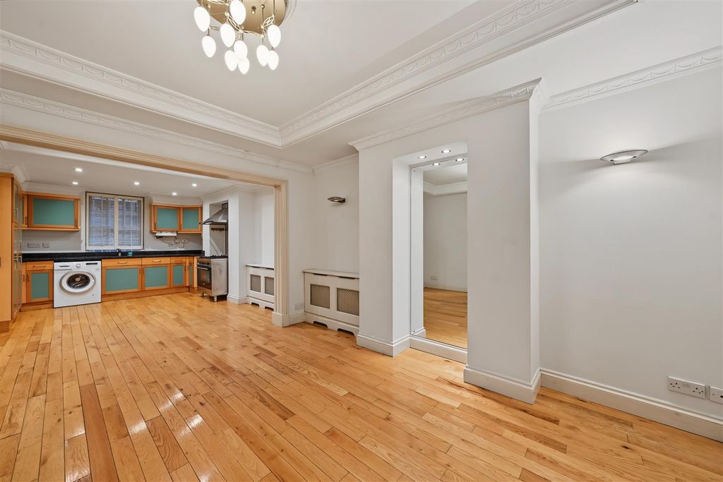 Property photo 2 of 12 21A Stockwell Green Sw9 9Hz-4.Jpg