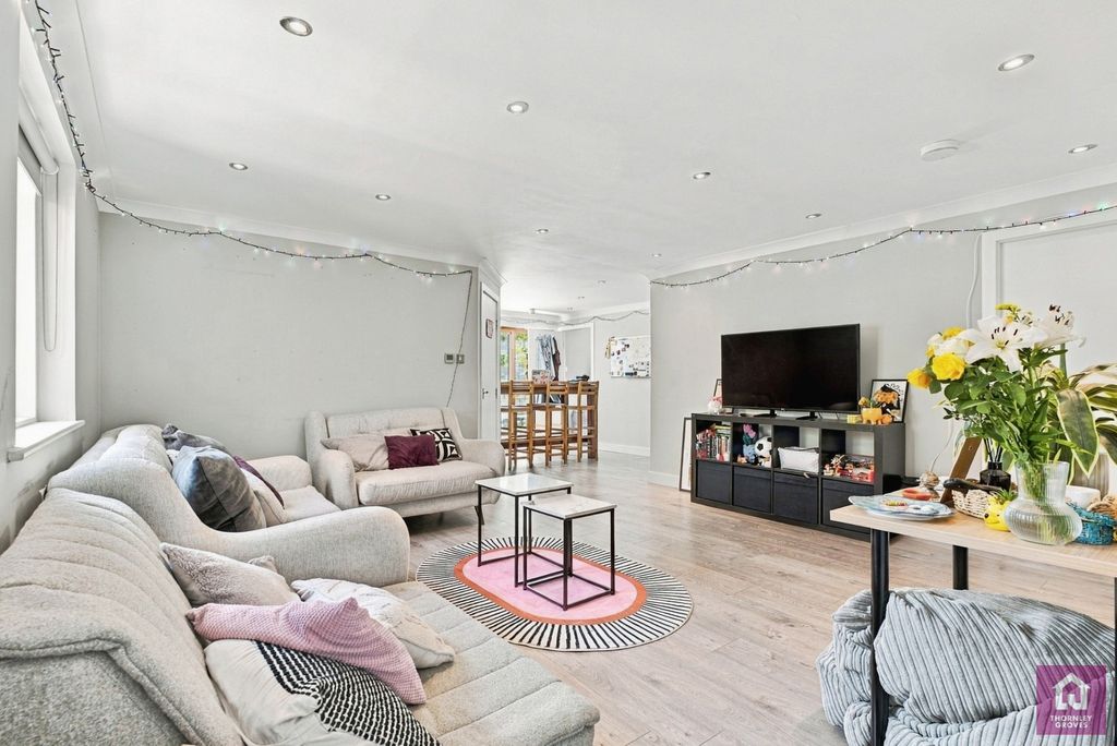 Property photo 3 of 15 Pbox-Img.Jpg
