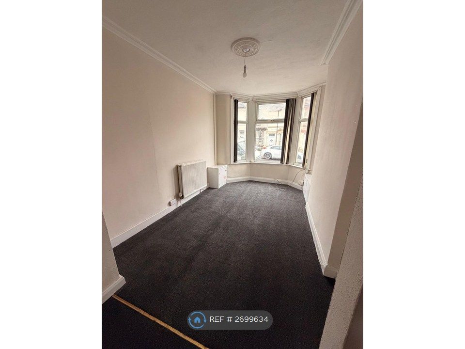 Property photo 2 of 7 Living Room