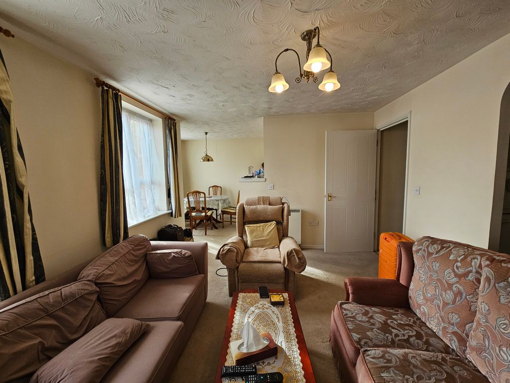 Property photo 3 of 10 Living Room