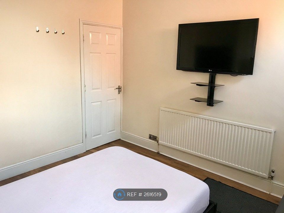 Property photo 2 of 23 Bedroom 1
