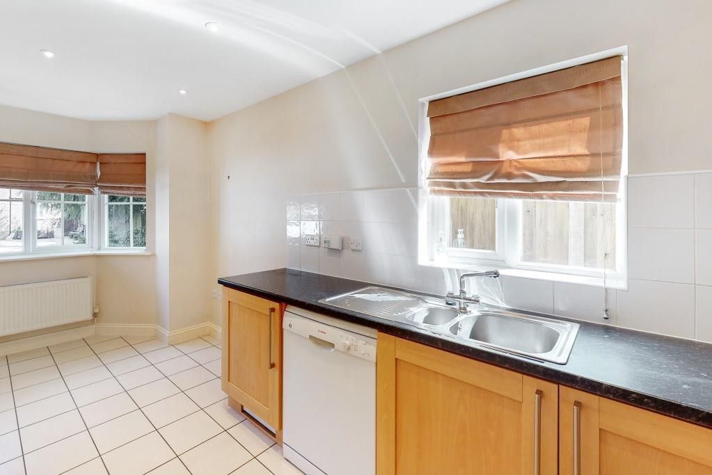 Property photo 3 of 11 Kitchen