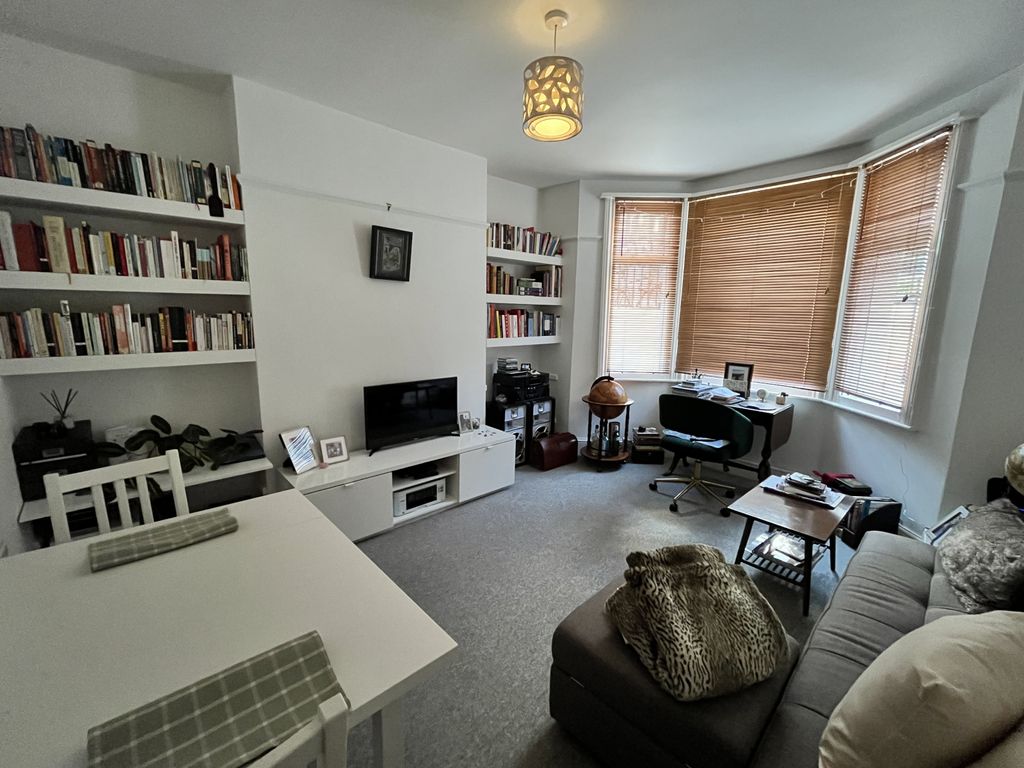 Property photo 2 of 8 Lounge