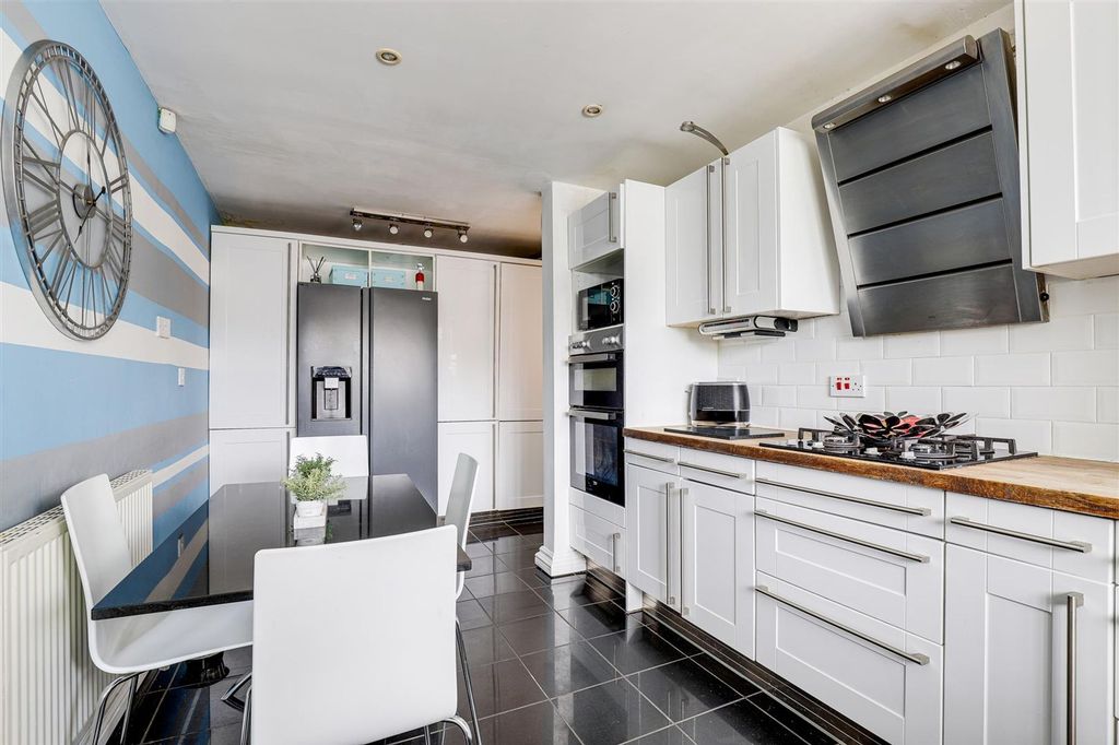 Property photo 2 of 29