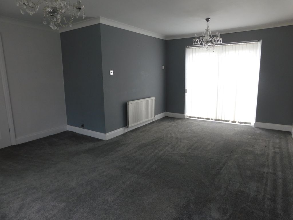 Property photo 3 of 22 Lounge/Diner