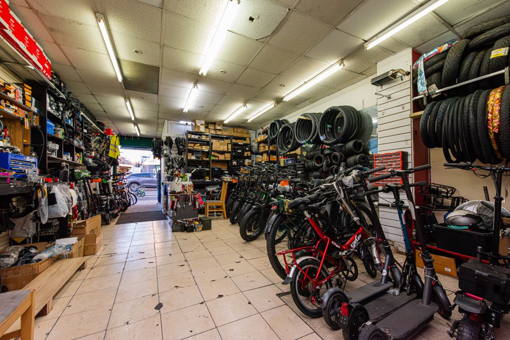 Property photo 2 of 18 Seven Sisters Road 84-002