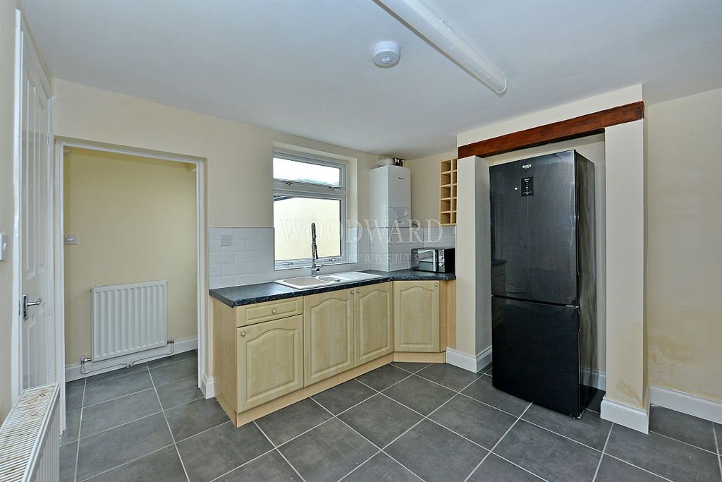 Property photo 2 of 11 Kitchen