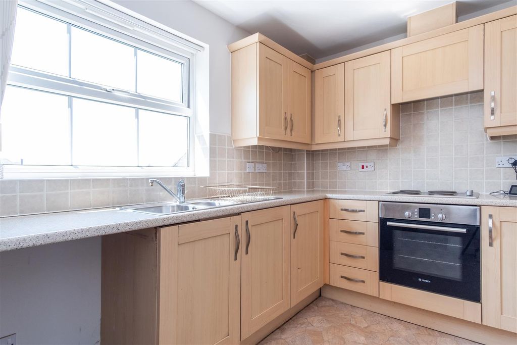 Property photo 3 of 16 Kitchen