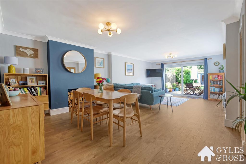 Property photo 1 of 15 Living Space