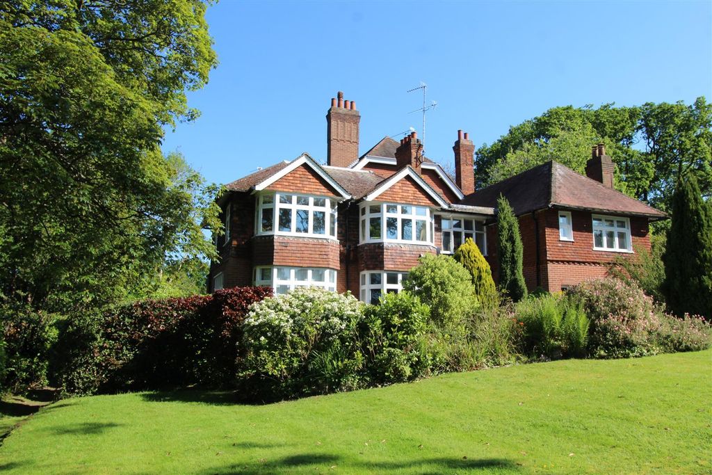 Property photo 1 of 8 Exterior