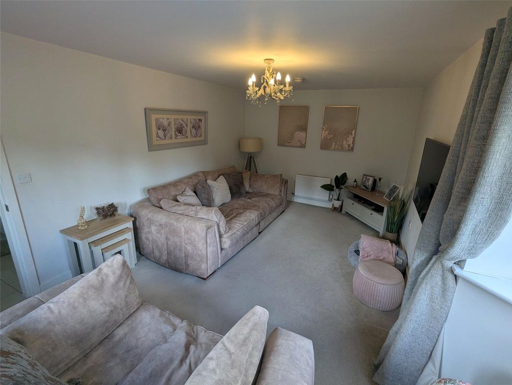 Property photo 2 of 23 Lounge