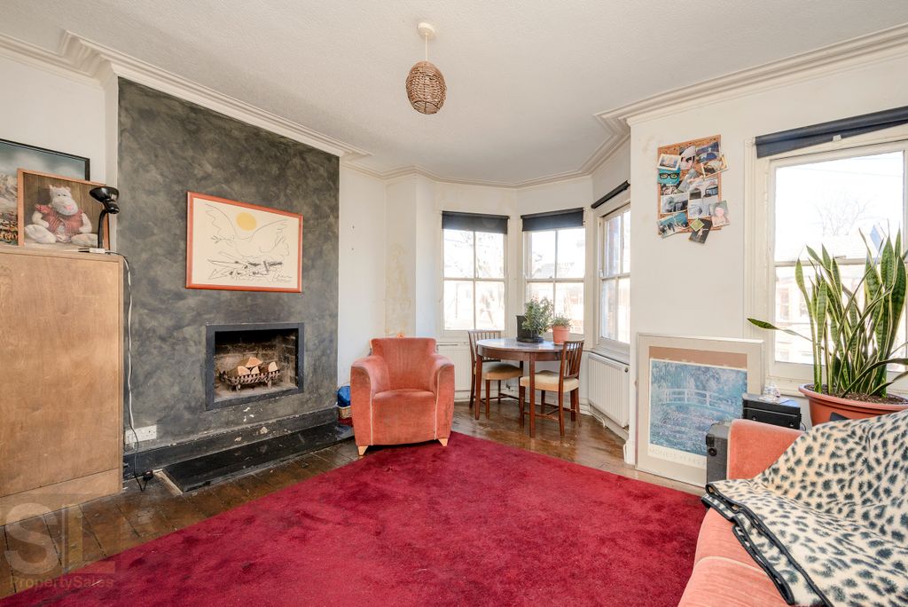 Property photo 2 of 7 11A Edward Rd-9927