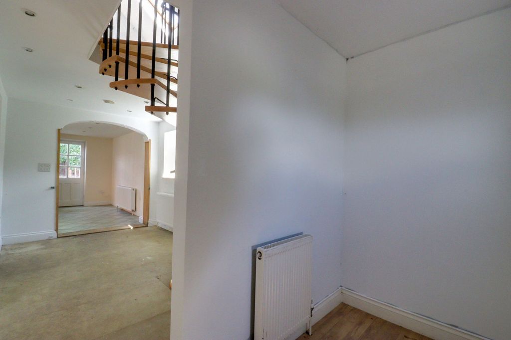 Property photo 2 of 23