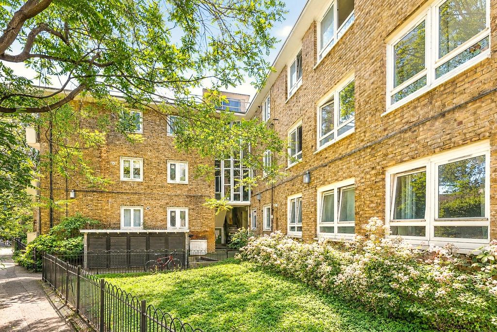 Property photo 1 of 21 Rosebery House