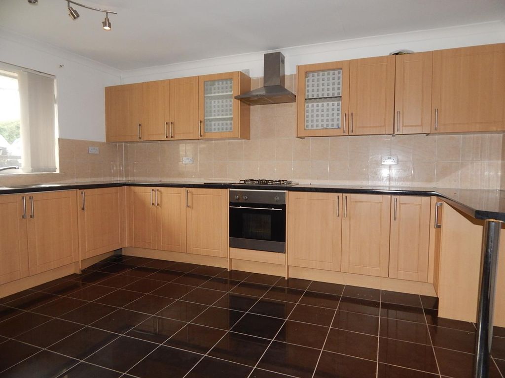 Property photo 2 of 7 Kitchen