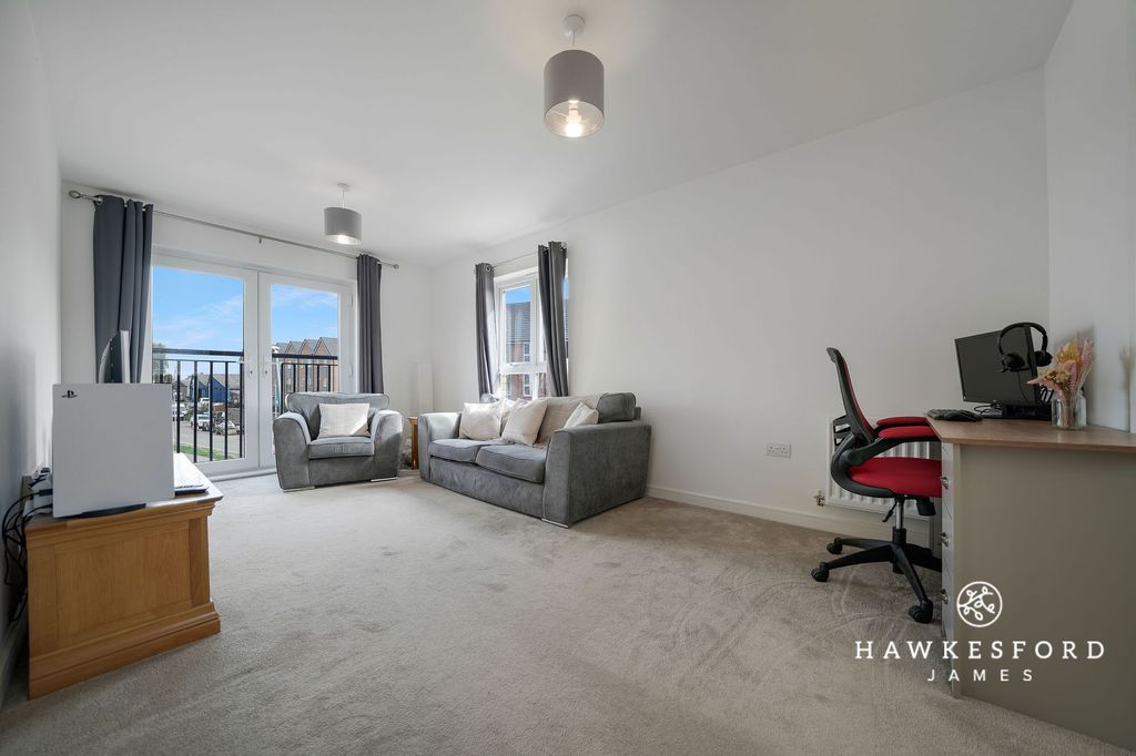 Property photo 2 of 10 Hedley House, Sittingbourne - Lounge/Diner