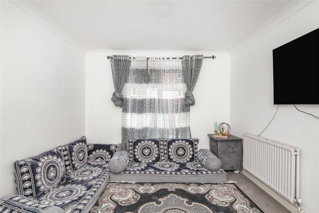 Property photo 3 of 19 Reception