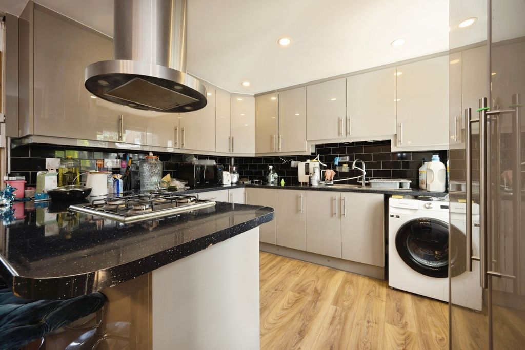 Property photo 3 of 11 Pbox-Img.Jpg