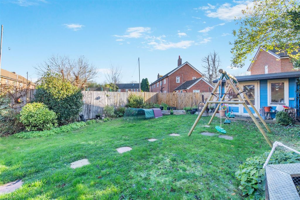 Property photo 2 of 20 8671943-Exterior06.Jpg