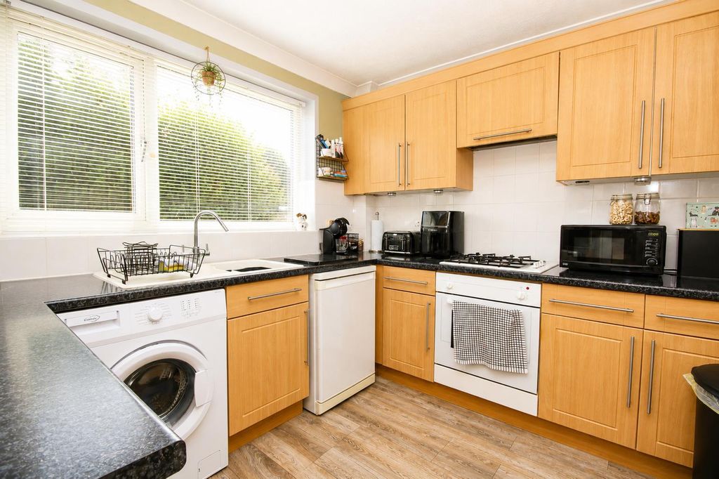 Property photo 3 of 16 4F8B2Afe-Ccaf-4741-92c5-9685Cf190027.Png