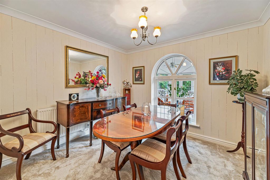 Property photo 3 of 20 Dining