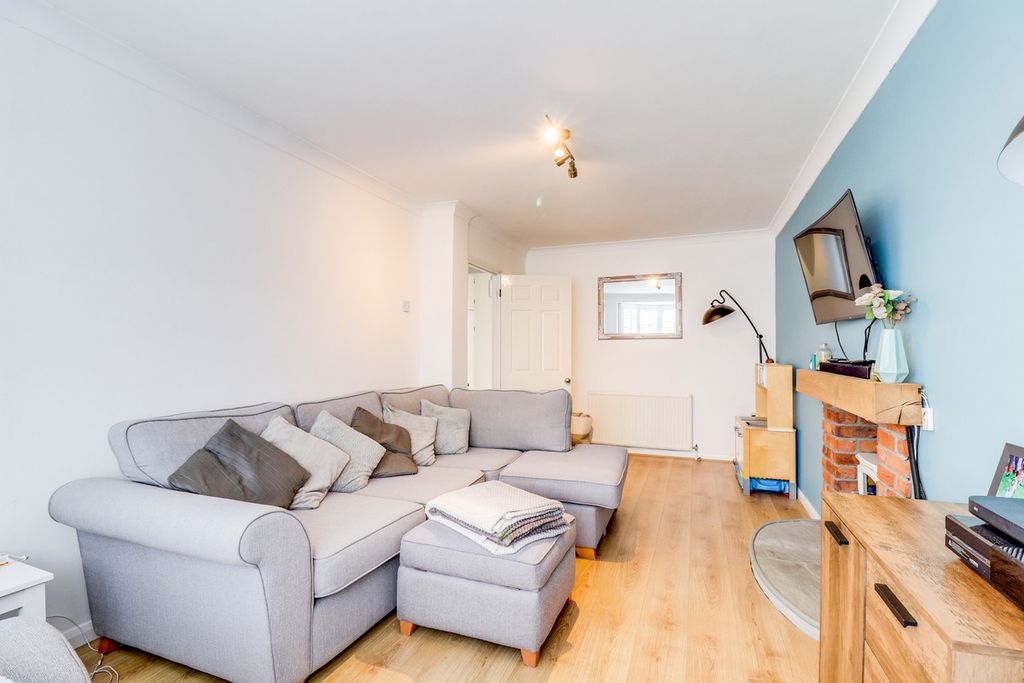 Property photo 2 of 20