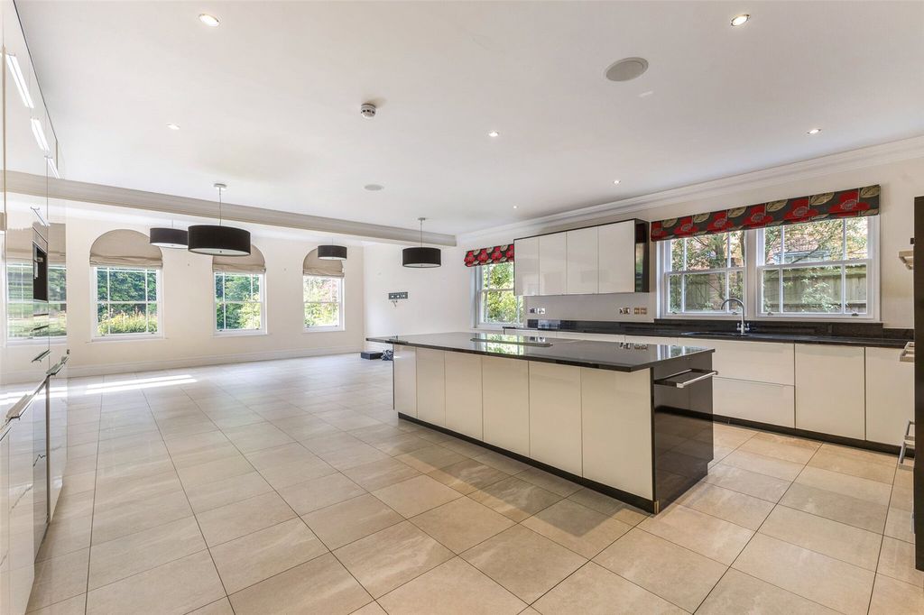 Property photo 2 of 15 Kitchen/Breakfsat