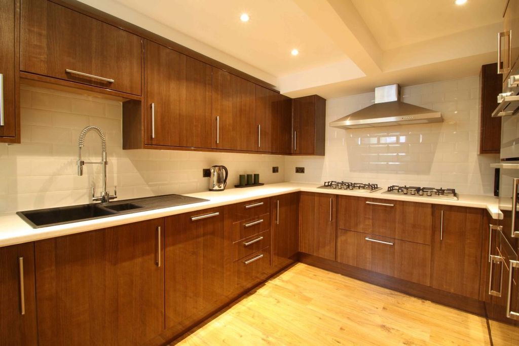 Property photo 3 of 14 91Lb Kitchen