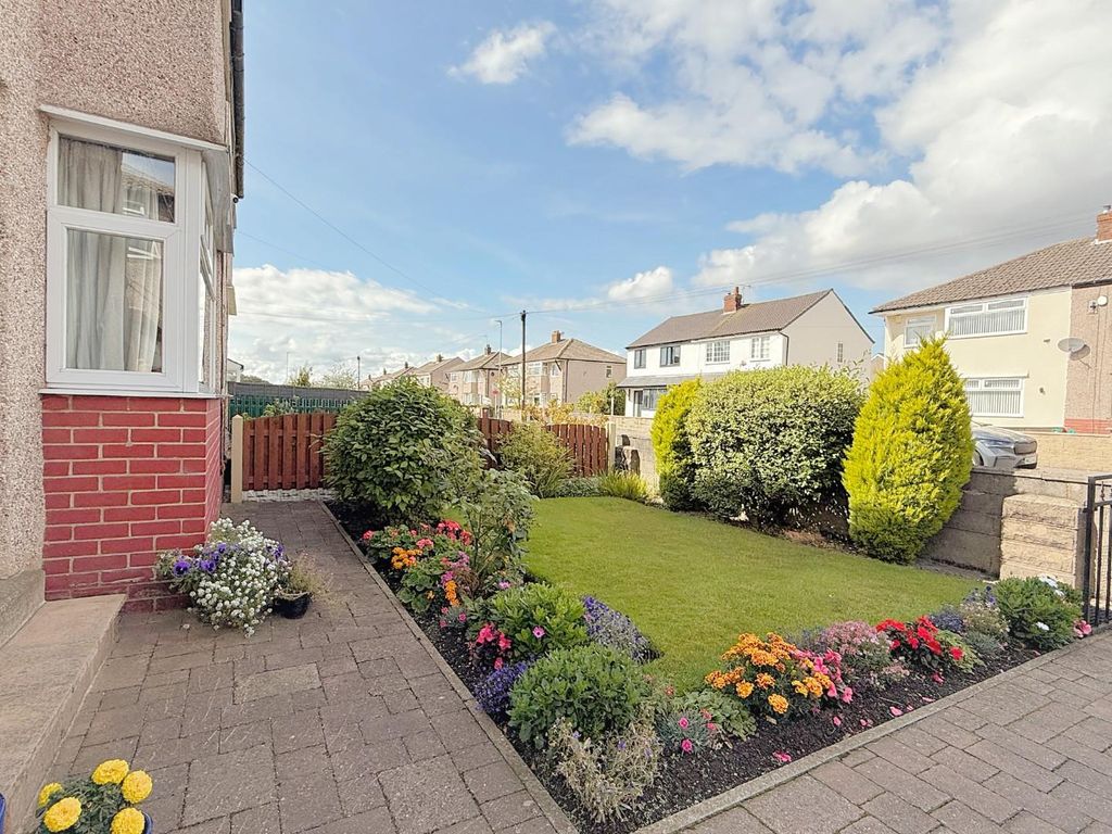 Property photo 3 of 20 Front Garden
