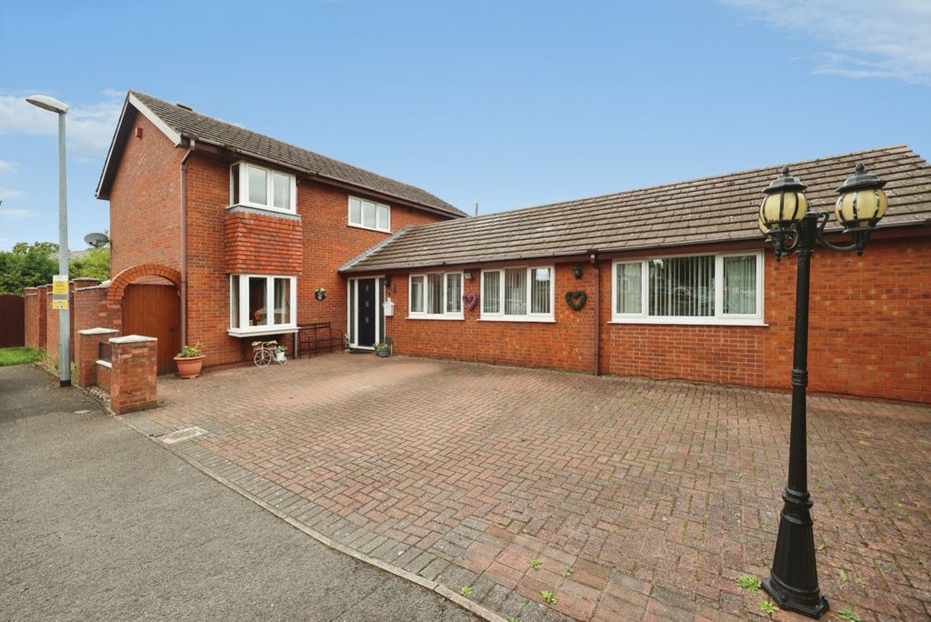 Property photo 1 of 30 4810151