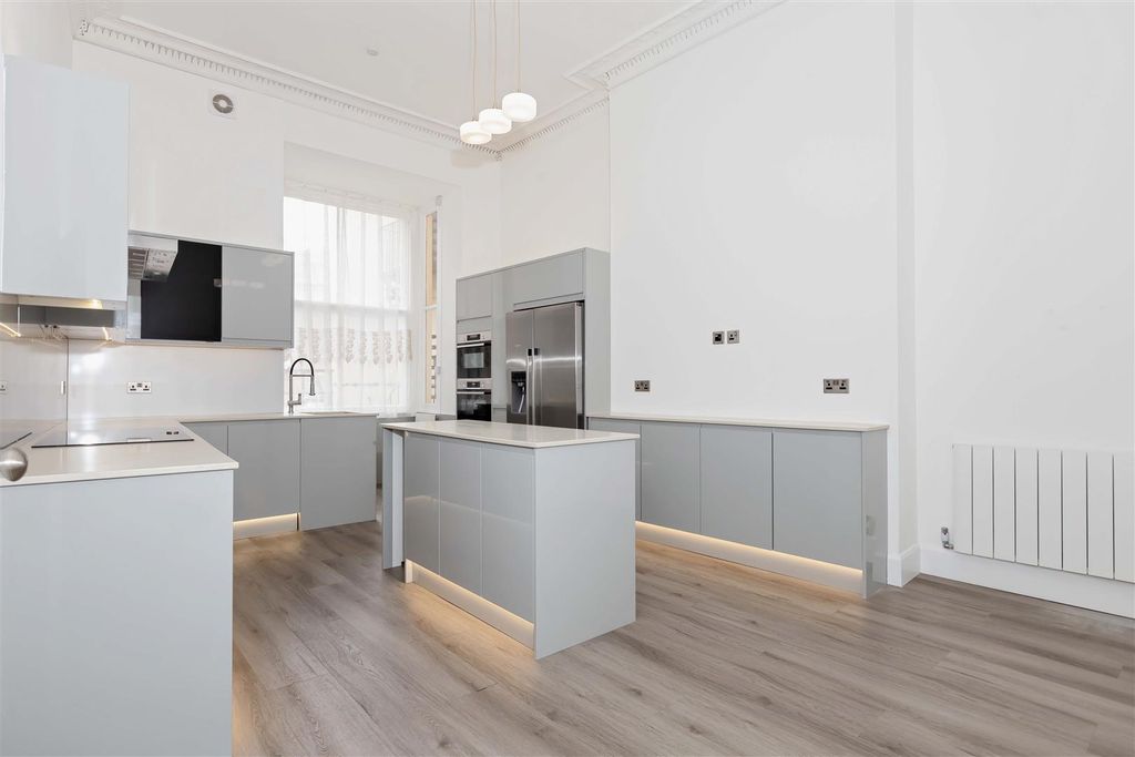 Property photo 2 of 43 Adelaide Crescent_18.Jpg
