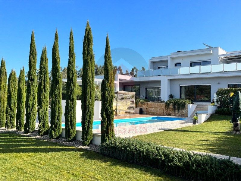 Property photo 1 of 28