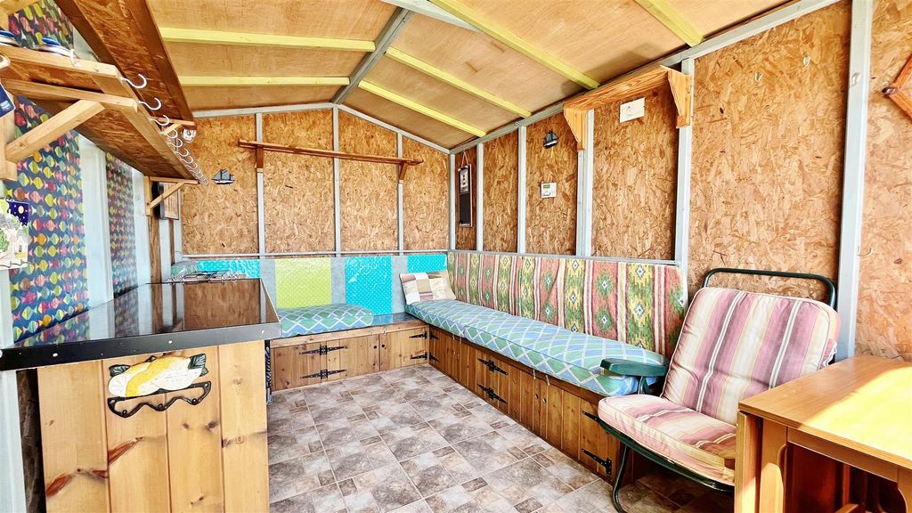 Property photo 3 of 6 Beach Hut